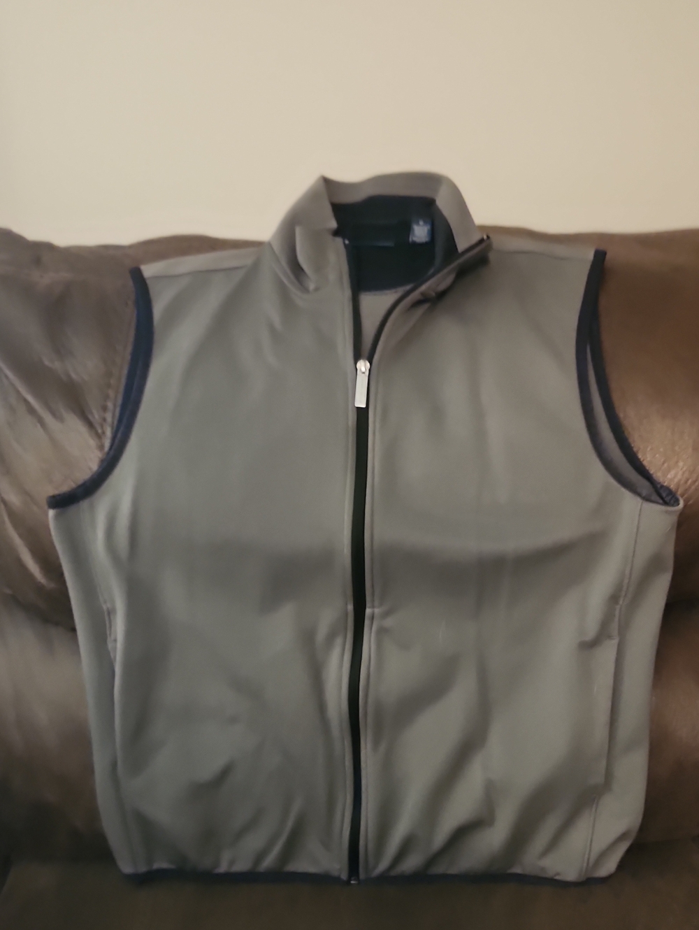 Perry Ellis Men's Gray Softshell Vest with Black Trim
